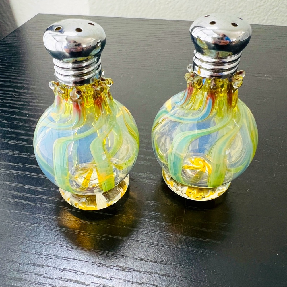 Glass Act Green Swirl Glass Salt & Pepper Shaker Set – Handblown Artisan Kitchen